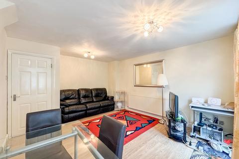 2 bedroom maisonette to rent, Glendor Gardens, London, NW7