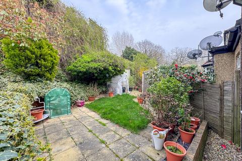 Glendor Gardens, London, NW7