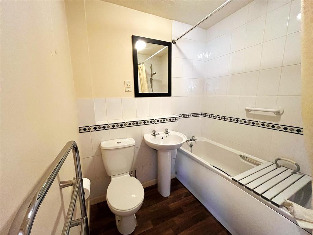 Bathroom.JPG
