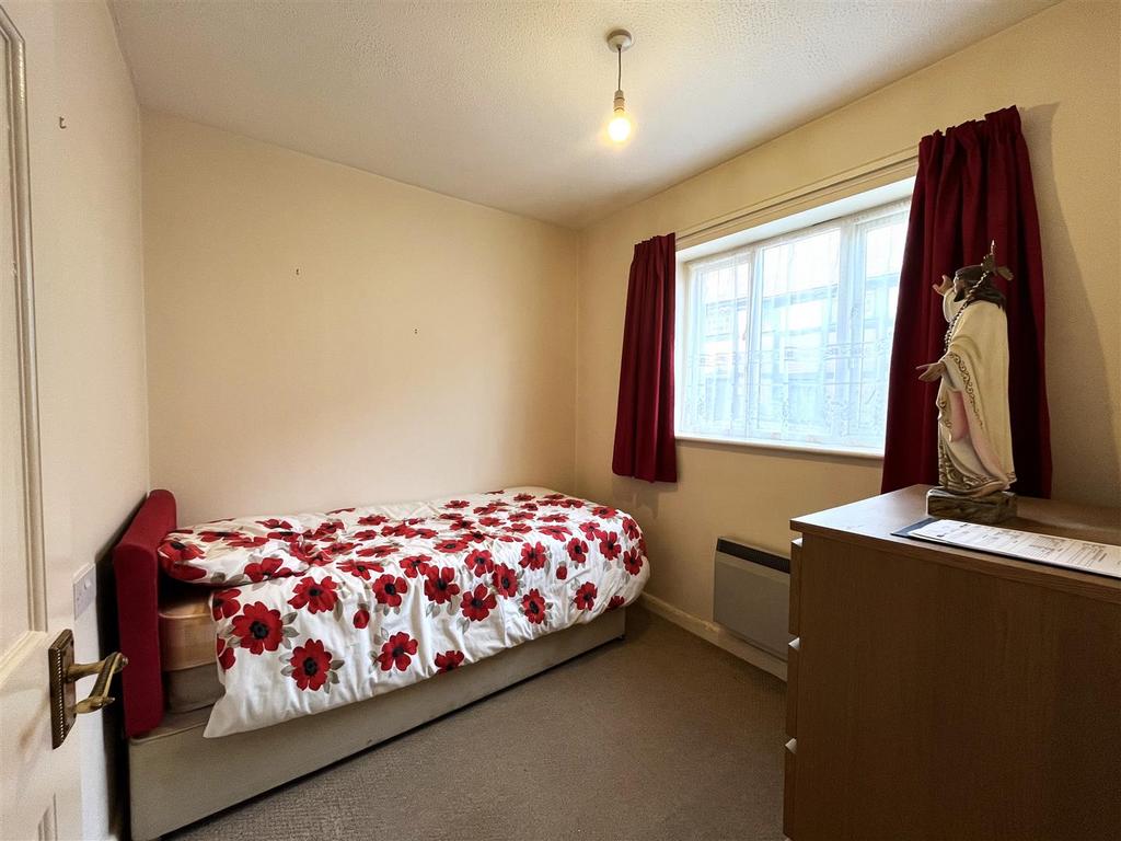 Bedroom 2.JPG