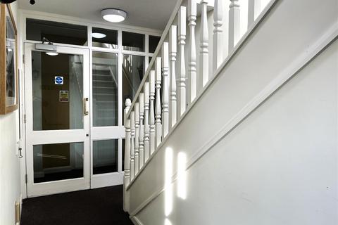 2 bedroom flat for sale, St Nicholas Church Street, Warwick