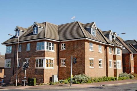 2 bedroom apartment to rent, Tudor Court, Woking GU21