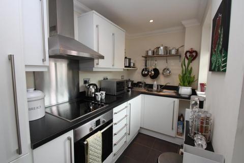 2 bedroom apartment to rent, Tudor Court, Woking GU21