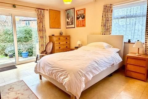 4 bedroom semi-detached house for sale, Bramcote Road, Beeston, NG9 1DW