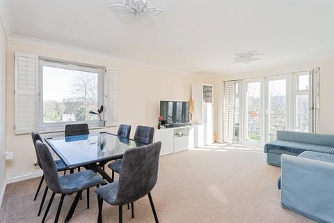 2 bedroom flat for sale, Harlands Road, Haywards Heath