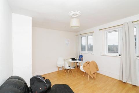 2 bedroom flat for sale, Stockleigh Road, St. Leonards-On-Sea