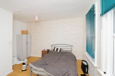 2 bedroom flat for sale, Stockleigh Road, St. Leonards-On-Sea