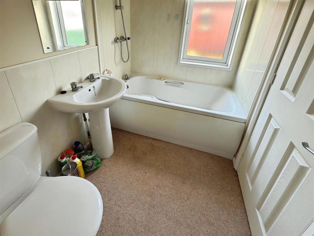 6cd68851-BATHROOM.jpg