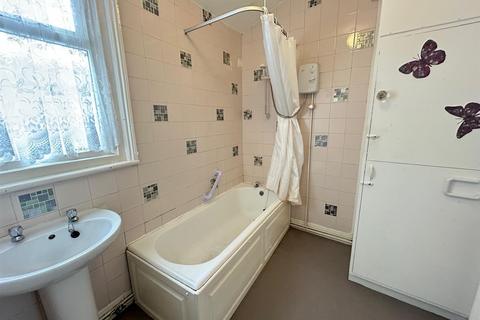 2 bedroom maisonette to rent, Victoria Road, Scarborough