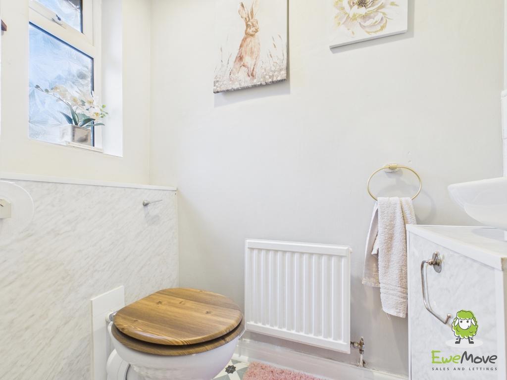 Ewe Move Estate Agents Basingstoke - Ajax Close -WC