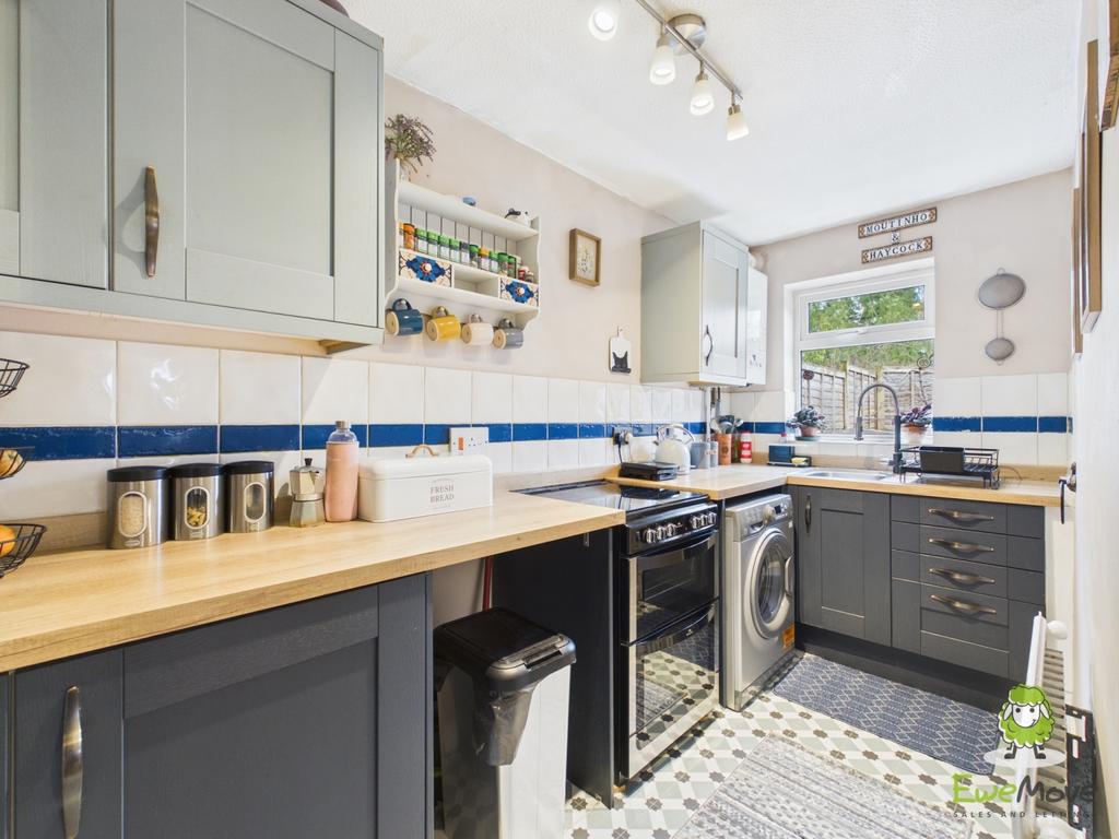 Ewe Move Estate Agents Basingstoke - Ajax Close -Ki