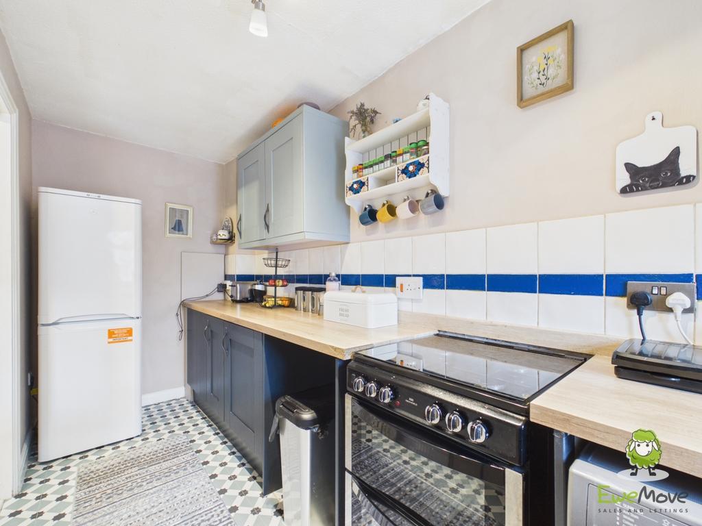 Ewe Move Estate Agents Basingstoke - Ajax Close -Ki