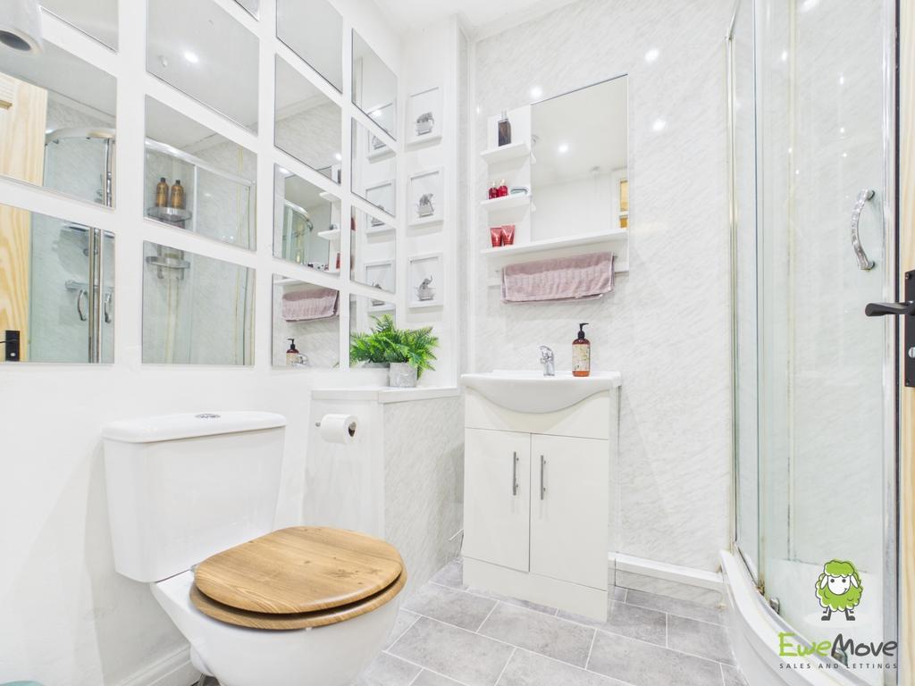 Ewe Move Estate Agents Basingstoke - Ajax Close -Ba