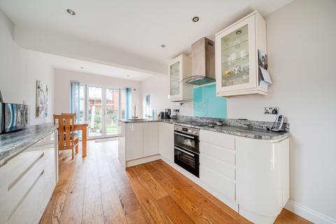 2 bedroom bungalow for sale, Foxlake Road, Byfleet, KT14