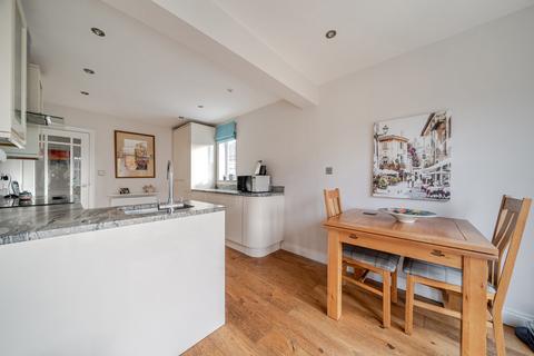 2 bedroom bungalow for sale, Foxlake Road, Byfleet, KT14