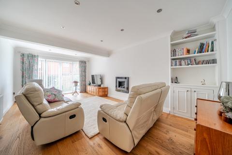 2 bedroom bungalow for sale, Foxlake Road, Byfleet, KT14