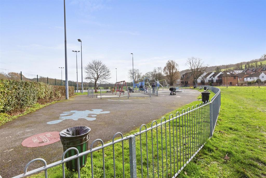Nearby Kingsmead Park