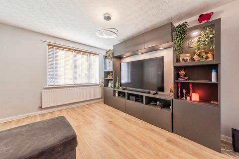 undefined, Sunningdale, Grantham