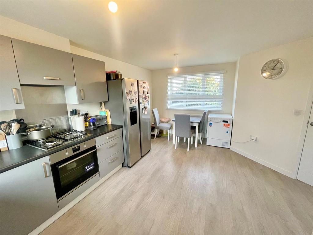 Kitchen 2.jpg
