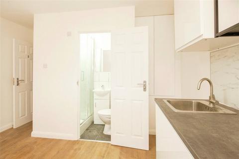 Studio to rent, Coburg Crescent, London, SW2