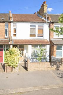 2 bedroom flat to rent, Queen Mary Road, London