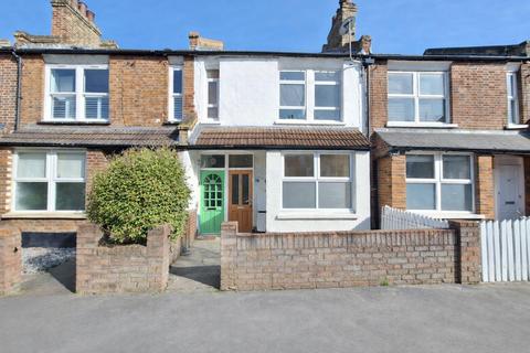 2 bedroom flat to rent, Queen Mary Road, London