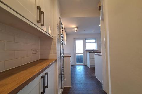 2 bedroom flat to rent, Queen Mary Road, London