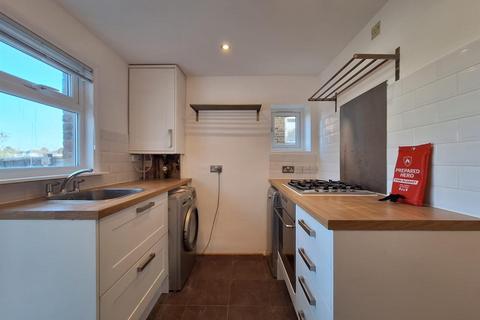 2 bedroom flat to rent, Queen Mary Road, London