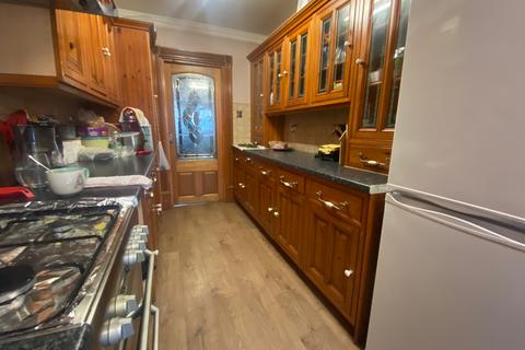 4 bedroom terraced house to rent, St Albans Road, Ilford IG3 8NN