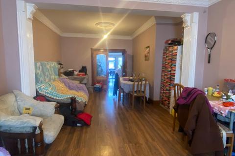 4 bedroom terraced house to rent, St Albans Road, Ilford IG3 8NN