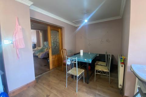 4 bedroom terraced house to rent, St Albans Road, Ilford IG3 8NN