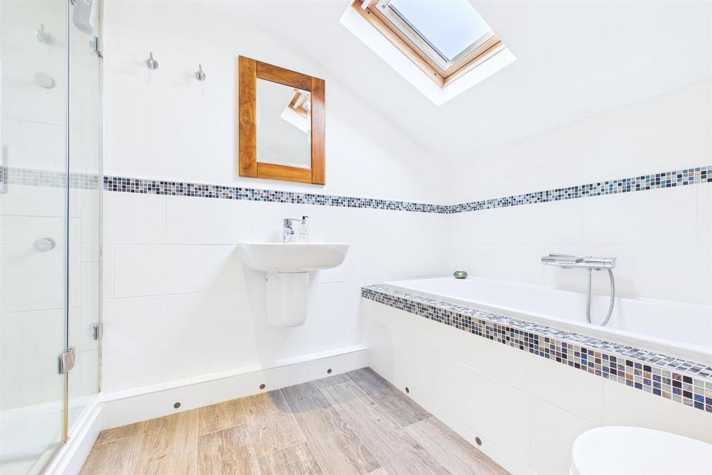 En-Suite to Bedroom 1