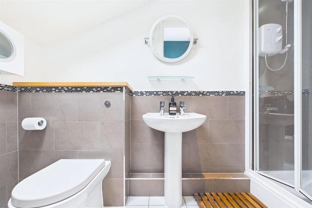 En-Suite to Bedroom 2