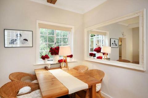 undefined, Brewers Lane, Richmond, TW9