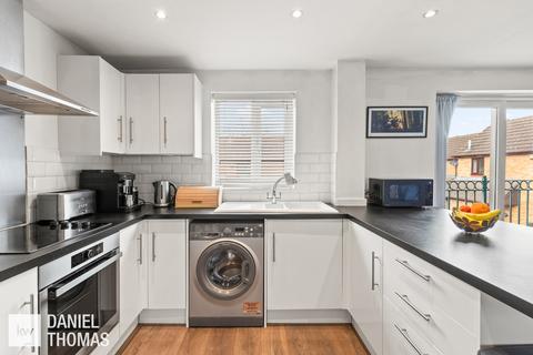 2 bedroom maisonette for sale, DANIEL THOMAS | Ashleigh Court, Waltham Abbey, EN9 3AG