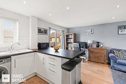 2 bedroom maisonette for sale, DANIEL THOMAS | Ashleigh Court, Waltham Abbey, EN9 3AG