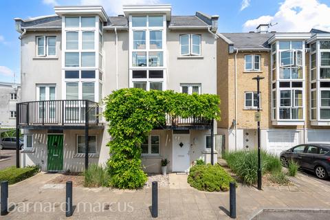 Revere Way, Epsom