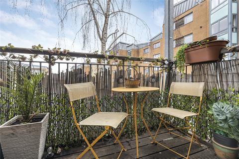 3 bedroom flat to rent, Lewis Gardens, London, N16