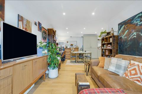 3 bedroom flat to rent, Lewis Gardens, London, N16
