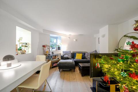 2 bedroom property to rent, Fairhazel Gardens, London, NW6