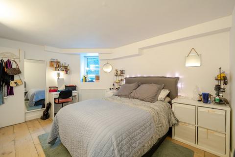 2 bedroom property to rent, Fairhazel Gardens, London, NW6
