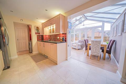 4 bedroom end of terrace house for sale, Winster Avenue, Dorridge, B93