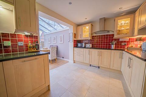 4 bedroom end of terrace house for sale, Winster Avenue, Dorridge, B93