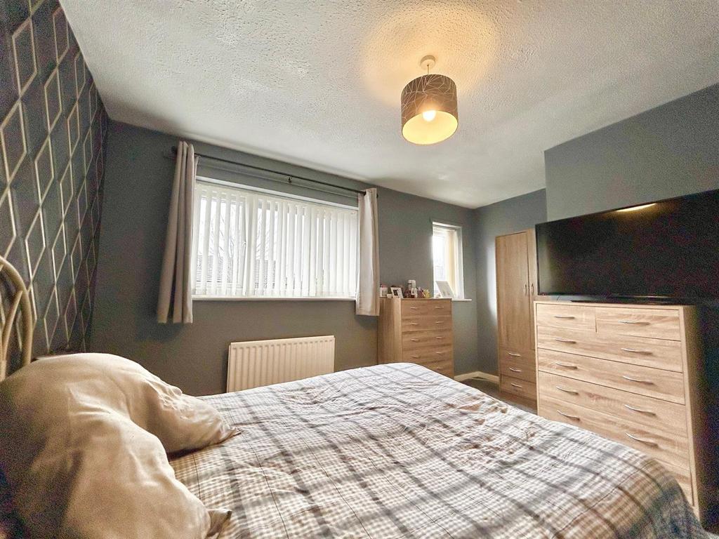 Bedroom 1 (2).jpg