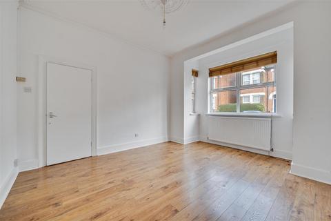 3 bedroom property for sale, Wendover Road, London