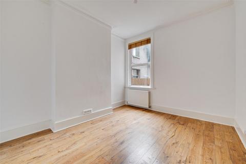3 bedroom property for sale, Wendover Road, London