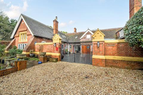 4 bedroom link detached house for sale, Church Road, Reading RG7