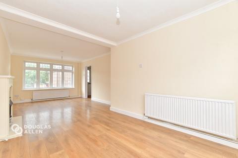 4 bedroom terraced house to rent, Abbs Cross Gardens Hornchurch RM12