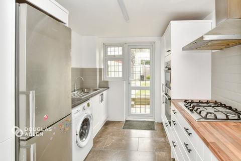 4 bedroom terraced house to rent, Abbs Cross Gardens Hornchurch RM12