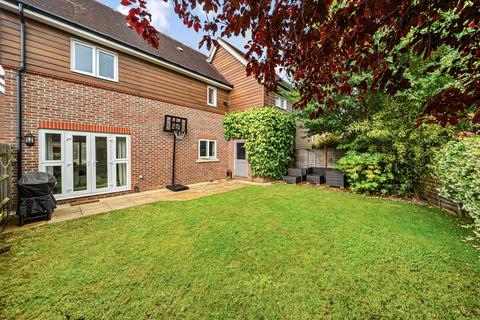 3 bedroom semi-detached house to rent, Mulberry Way, Ashtead KT21